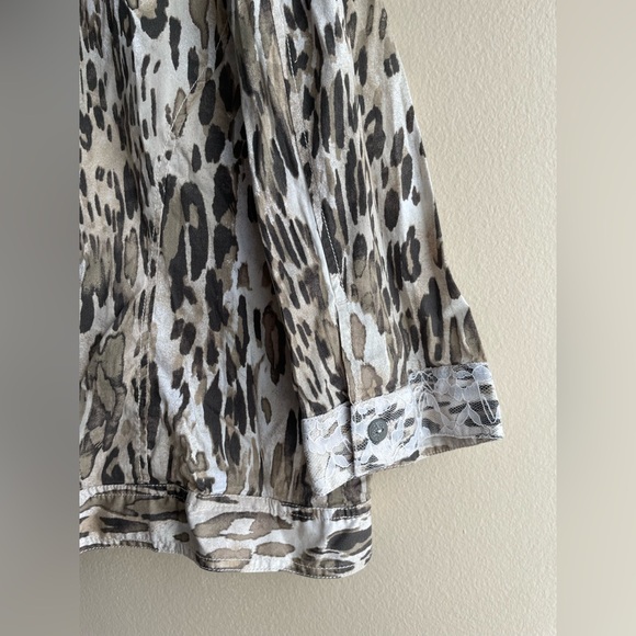 Chicos Women Button Up Shirt Size 3 - Picture 7 of 11